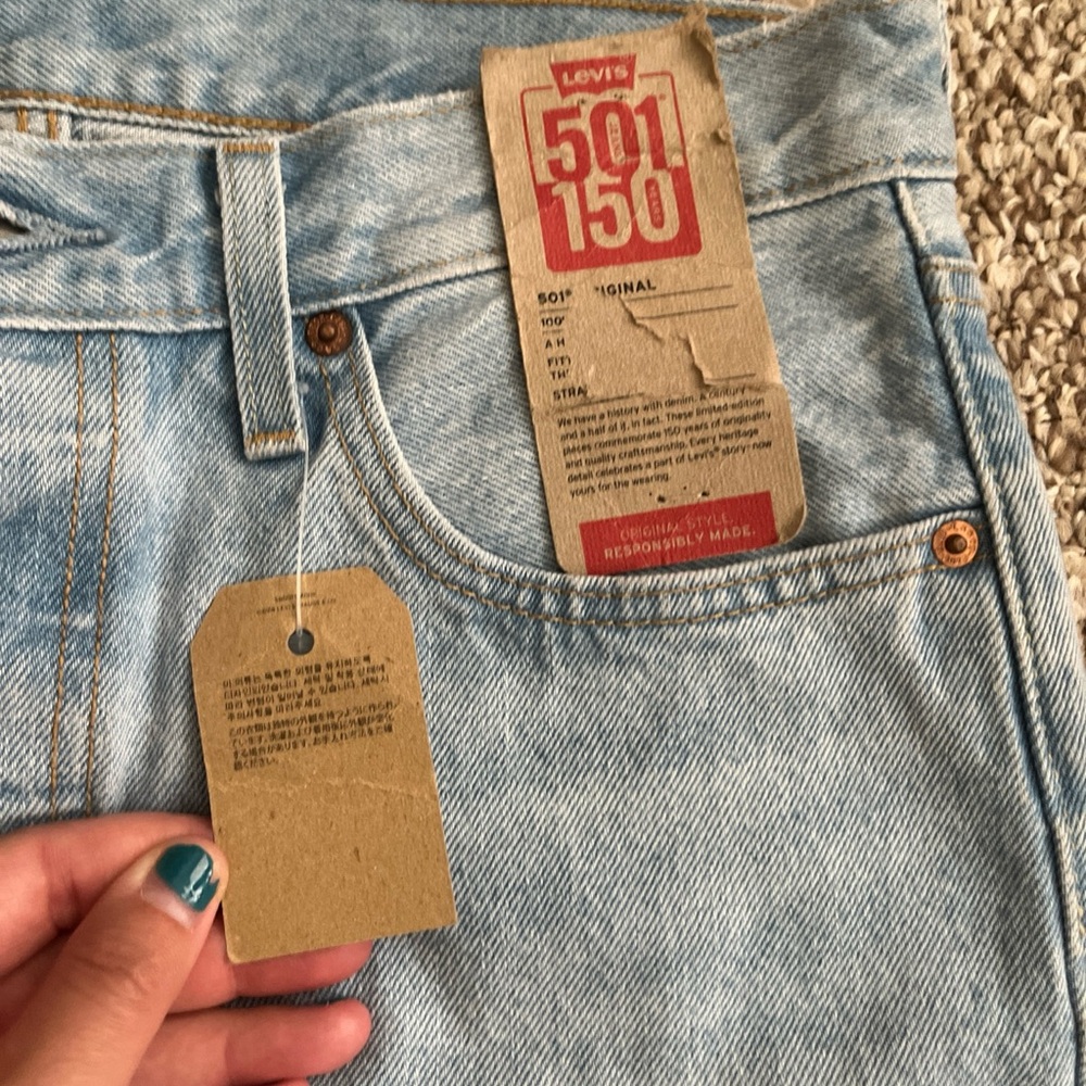 Levi’s 501 Jeans Women’s Light Wash Floral Patchwork 28x30 - Picture 3 of 10
